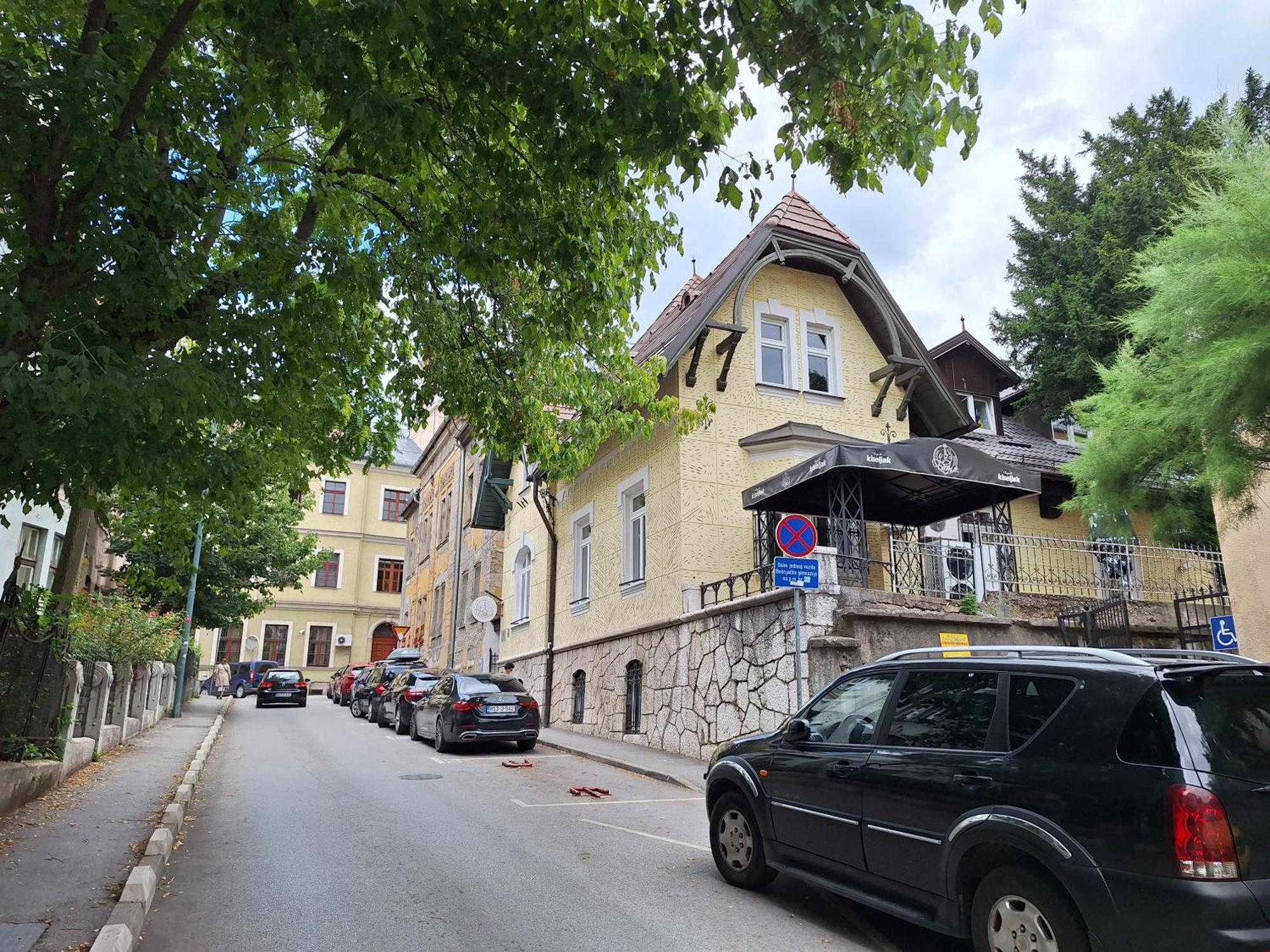 Viola Apartment